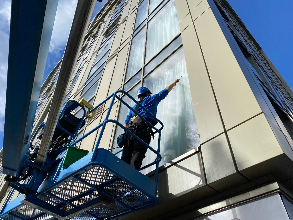 Specialist exterior high level window cleaning 
