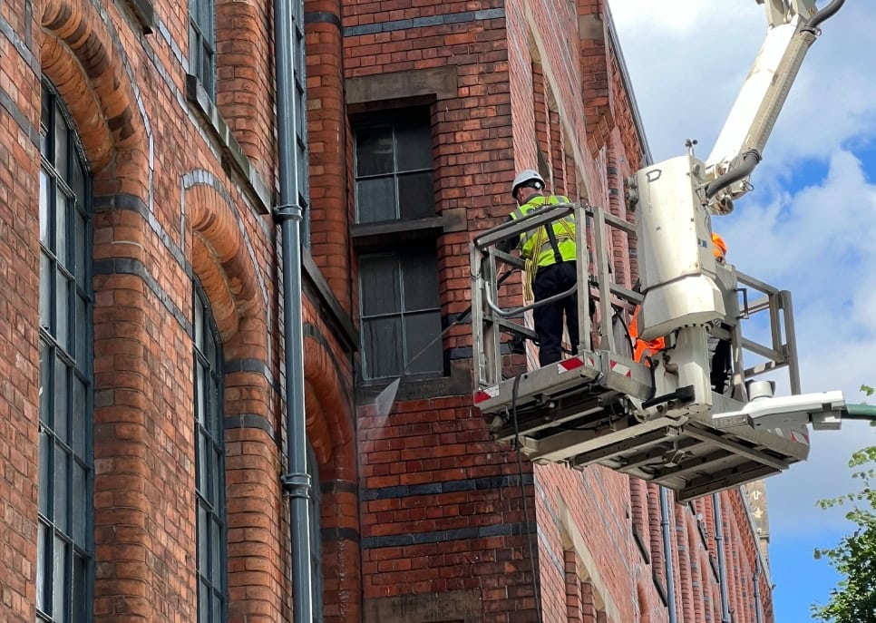 DOFF cleaning of bricks and stone on multistorey commercial building